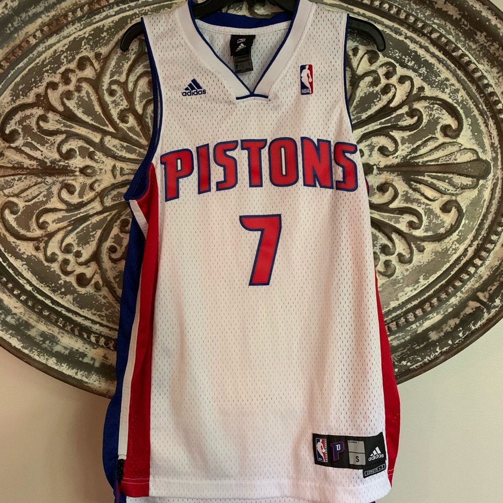 Pistons white “Gordon 7” jersey.  Men’s small.